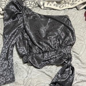 Long sleeve. Ties in the front